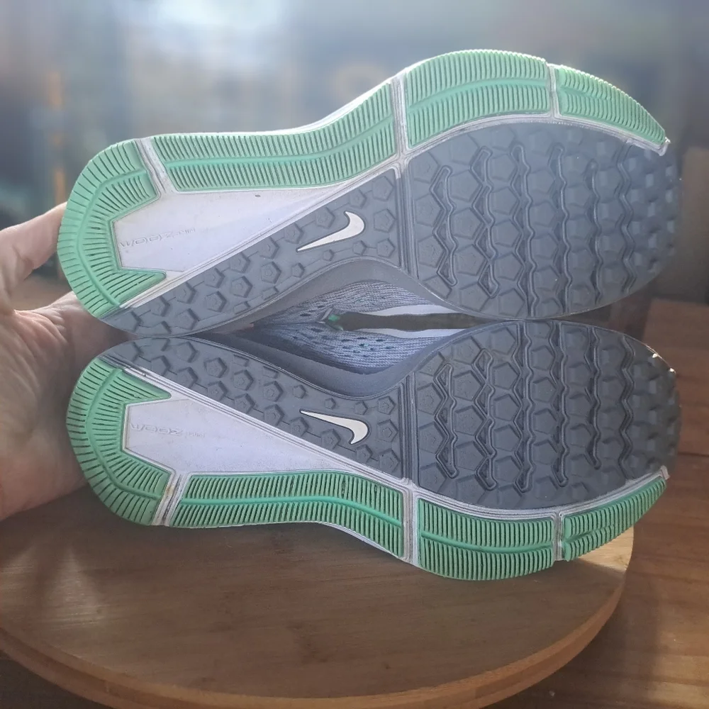 Nike Zoom Winflo 5 Running Shoes Women's Size 6 Gray Green Sneakers AA7414-003